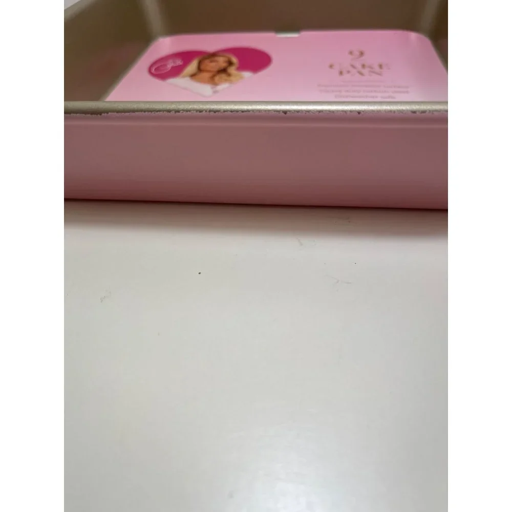 Paris Hilton 9-Inch Cake Pan Nonstick Surface Heavy Duty Carbon Steel Dishwasher